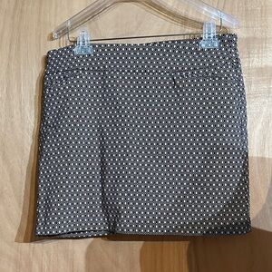 Attyre Black and White Geometric skort